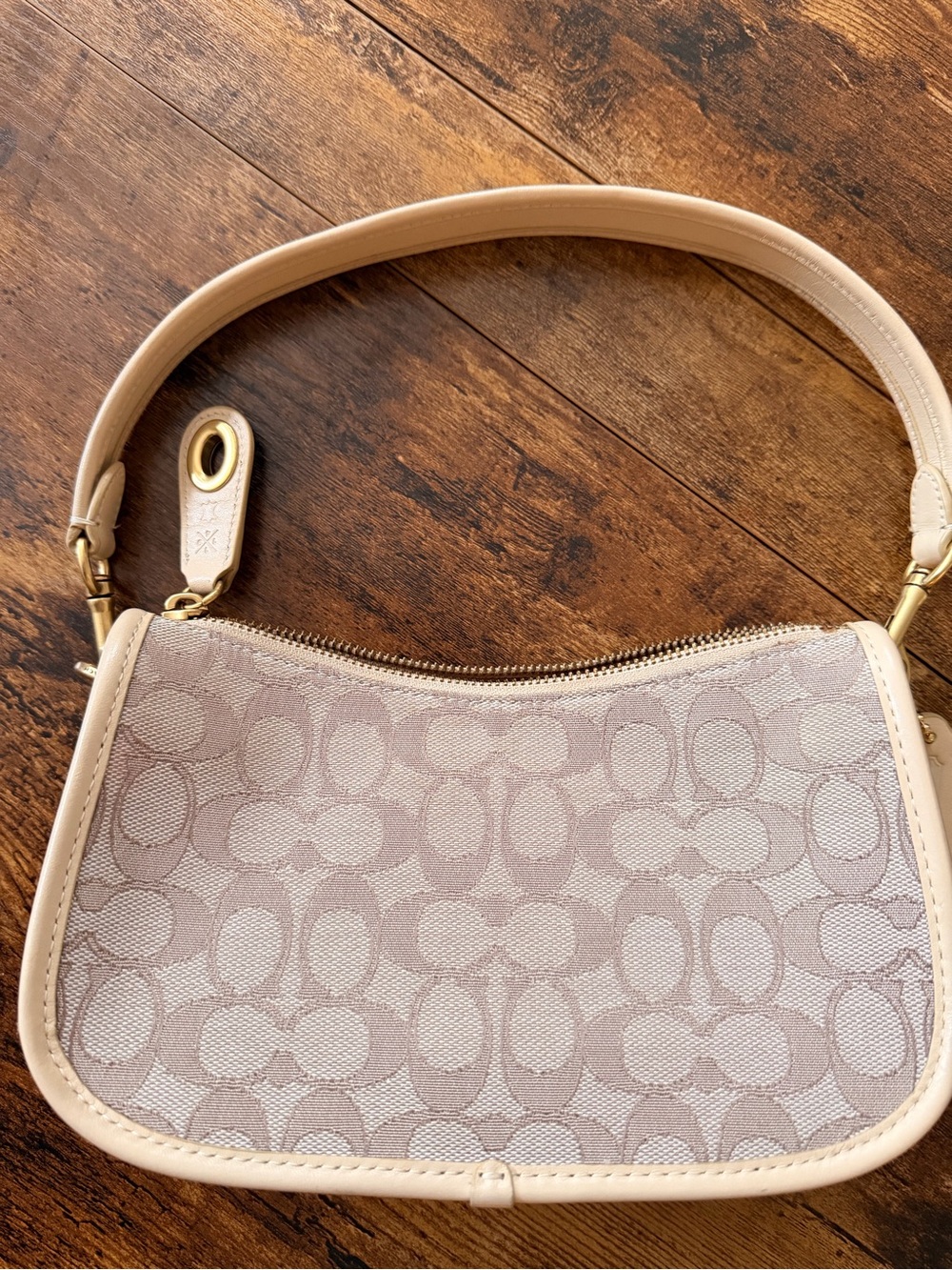 Coach Beige & Cream Signature Shoulder Bag - Picture 3 of 5
